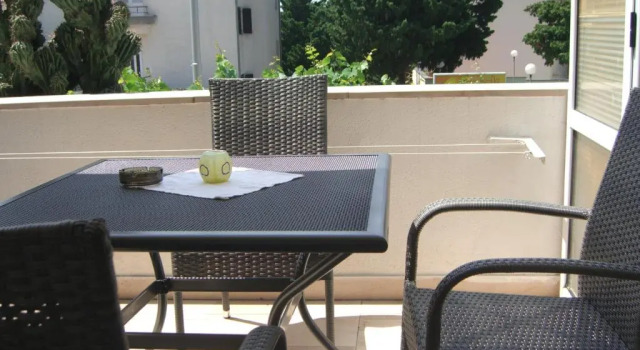 Apartments Villa Jarak, Забронировать Апартаменты/квартира Отели Макарска с парковкой, рядом с Маяк Св. Петра, Парковка