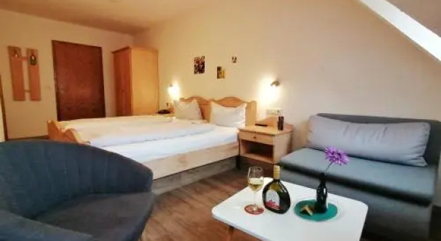 Gasthof Hotel Weinbau "Zum Goldenen Ochsen", Забронировать Отель Зоммерхаузен Нижняя Франкония, рядом с Schloss Sommerhausen