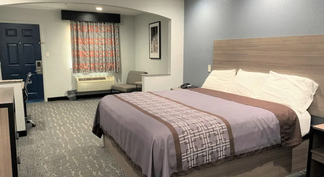 Одноместный номер Superior Sunrise Inn & Suites