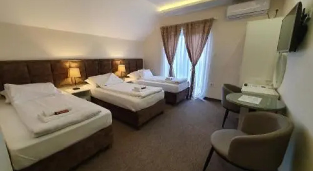Vila Astonia, Rezerwuj Hotel Hotele w Vojvodina z parkingiem, Parking