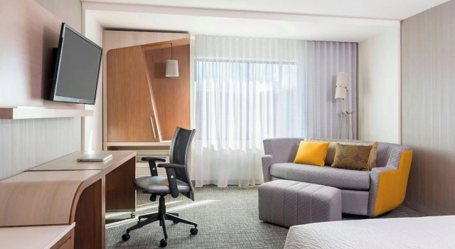 Courtyard By Marriott Fresno Downtown, Забронировать Отель Отели Фресно с завтраком, рядом с Кафедральный собор Святого Иоанна, Завтраки