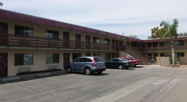Red Roof Inn Bakersfield, Забронировать Отель Отели Бейкерсфилд с бассейном, рядом с Mercy Hospital Downtown - Bakersfield, Бассейн