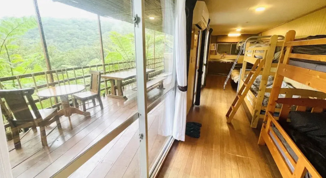 Кровать в общем номере Starlight Hostel Endeavour