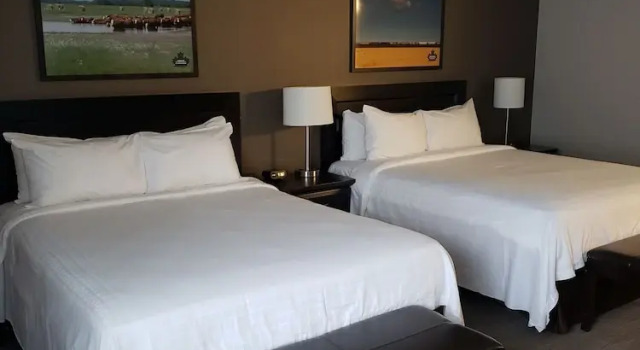 Четырёхместный номер Deluxe Canad Inns Destination Centre Health Sciences Centre