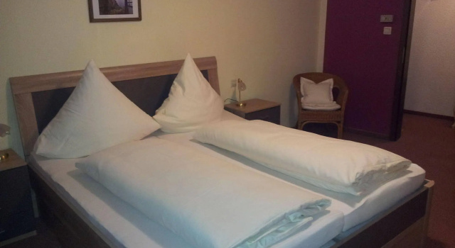 Hotel zur Winzergenossenschaft, Забронировать Отель Отели Эрнст 3 звезды, 3*
