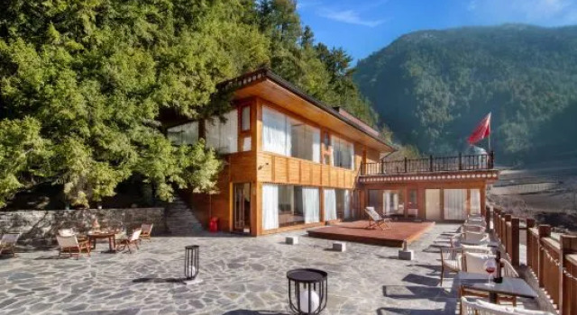 Lixian Gu'ergou Xiangjia Yuzong Homestay, Prenota Hotel Ngawa Cina