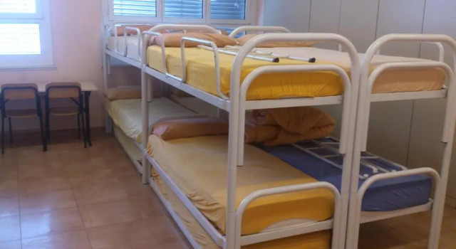 Кровать в общем номере (мужской номер) HéberGement du POD