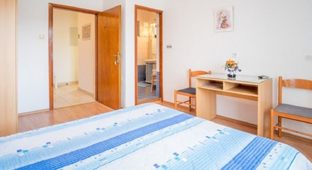 Room Luka - with parking; R1 Vrbnik, Island Krk, Prenota Appartamento Vrbnik 