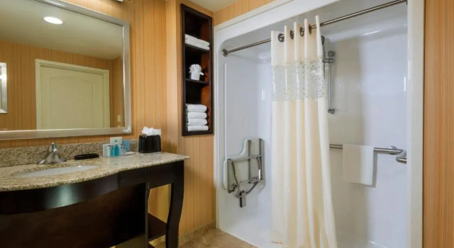 Люкс Hampton Inn & Suites Yonkers
