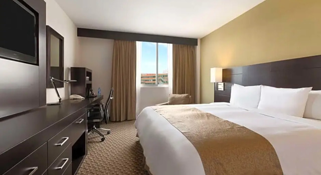 Полулюкс Grand DoubleTree by Hilton Queretaro