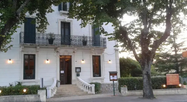 Auberge des Pénitents, Забронировать Хостел Хостелы Alpes-de-Haute-Provence, Хостел