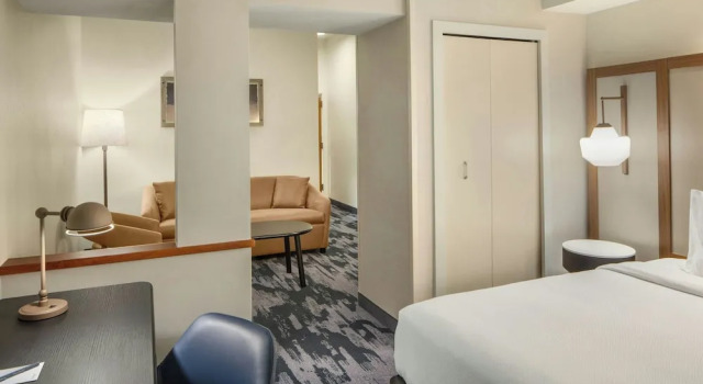 Четырёхместный люкс Fairfield Inn & Suites Clovis