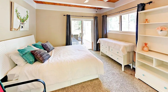 Updated 3br Montgomery S Retreat 3 Bedroom Home, Забронировать Дом для отпуска Коттеджи South Lake Tahoe Area, Коттедж
