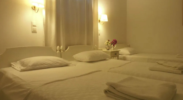 Трёхместный номер Standard с балконом Nissiotiko Hotel