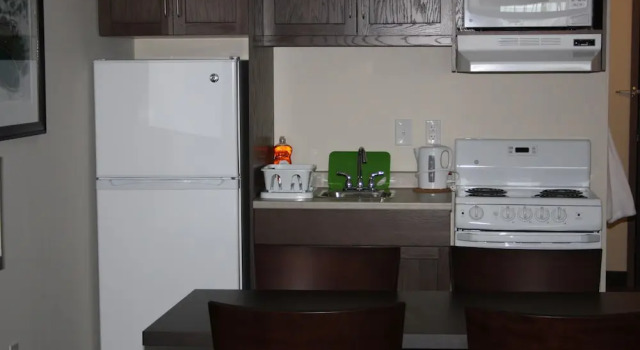Люкс c 1 комнатой Crossroads Inn & Suites