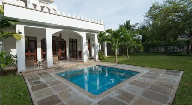 Люкс с 2 комнатами Lantana Galu Beach