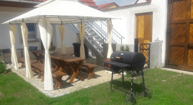 Ubytování Otín, Rezerwuj Hotel Hotele w Central Bohemia z parkingiem, Parking
