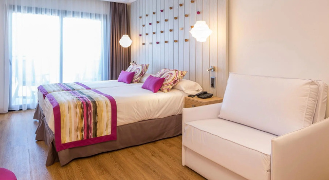 Двухместный номер Deluxe с видом на море Курортный отель Grand Palladium White Island and Spa - All Inclusive