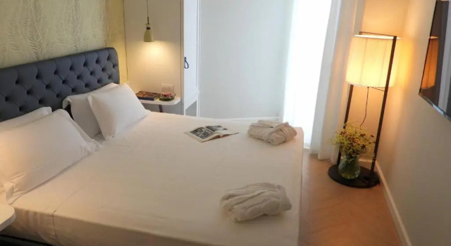 Апартаменты с 2 комнатами с балконом и с частичным видом на море BeSUITE Apartments