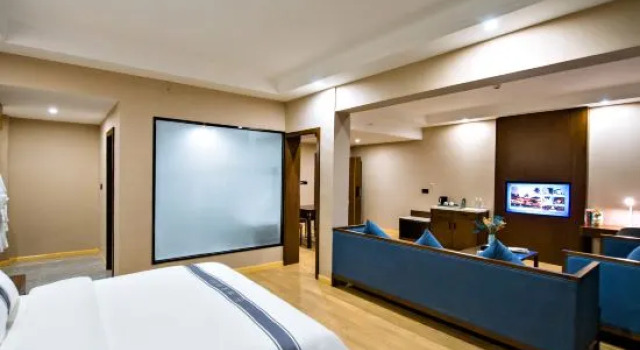Люкс Deluxe The Chuanzhu Temple Guobin Grand Hotel (Huanglongjiuzhai High-speed Railway Station Branch)