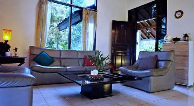 Holidayhome Alam Cipanas Puncak, Réserver Hôtel Hôtels à Cipanas avec parking, Parking