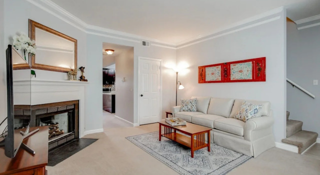 Long Blvd Condo Unit E3 - 2 Br Condo