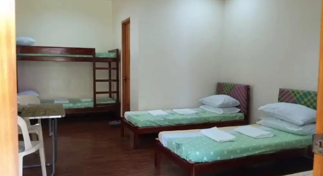 Кровать в общем номере Camiguin Lanzones Resort