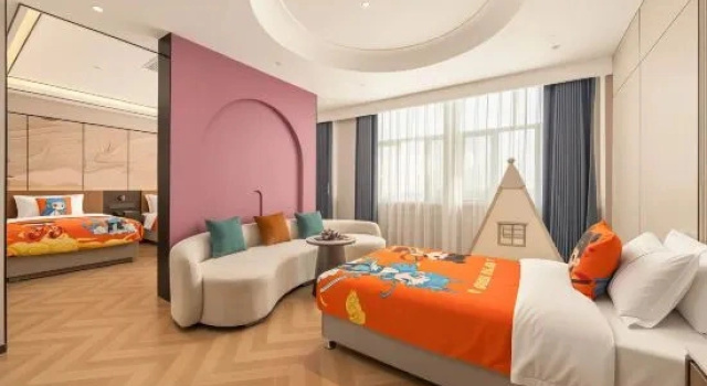 Четырёхместный люкс Hongfeng Hotel