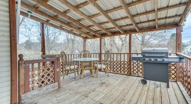 Quiet Port Royal Home w/ Deck, Near Juniata River!, Rezerwuj Hotel Hotele w Milroy z parkingiem, Parking