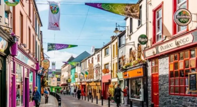 Location, Location - Modern 2 Bed Apt in Killarney, Book Hotel Hotels in Kerry with Parking, Parking