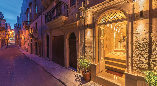 Tritoni harbour suites
