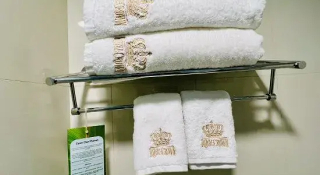 Royal Crown Scsp 1067 KK CBD near Imago, Prenota Hotel Hotel a Sabah con piscina, Piscina