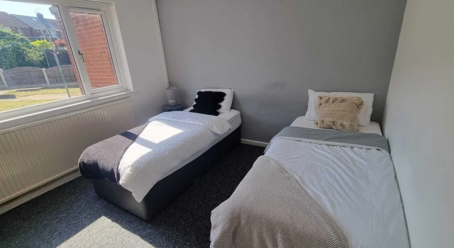 Doncaster-house-sleeps8-parking-garden, Book Vacation Home Doncaster South Yorkshire