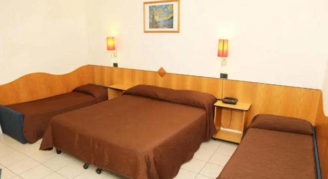 Четырёхместный номер Standard Hotel Meranda