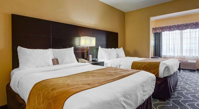 Четырёхместный люкс Comfort Suites Lake Ray Hubbard