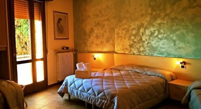 Четырёхместный номер Standard с балконом Hotel Renata
