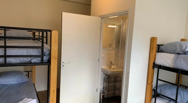 Кровать в общем номере Kleinschalig Hostel in Deventer, centrum stad, aan de IJssel