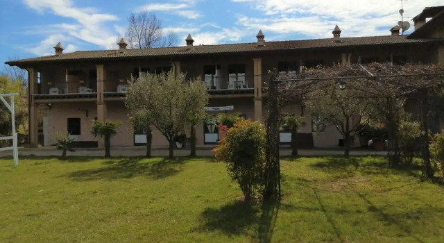 Agriturismo B&B Cascina Reciago, Забронировать Отель Отели озера Гарды с парковкой, Парковка