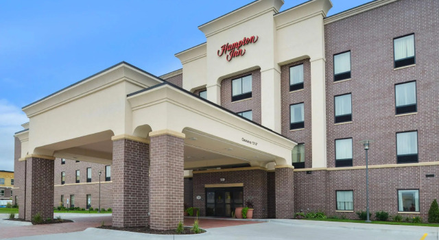 Четырёхместный номер Standard Hampton Inn Omaha Midtown-Aksarben