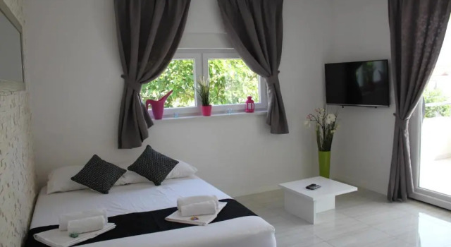 Апартаменты Villa Lumada Pool Apartments