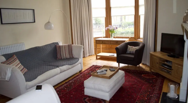 South Edinburgh 3 Bedroom Apartment With Garden