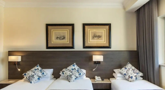 Standard- tredobbelt værelse Ambassador Hotel