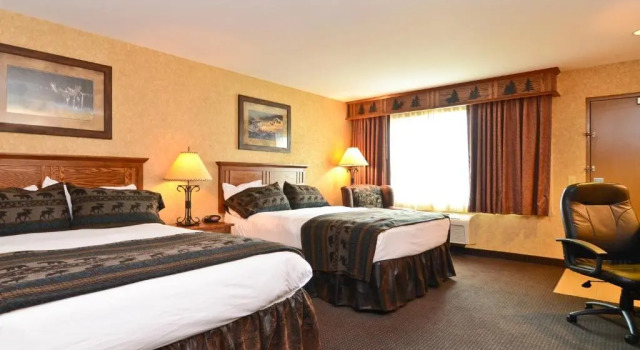 Четырёхместный номер Deluxe Best Western Plus Kelly Inn and Suites
