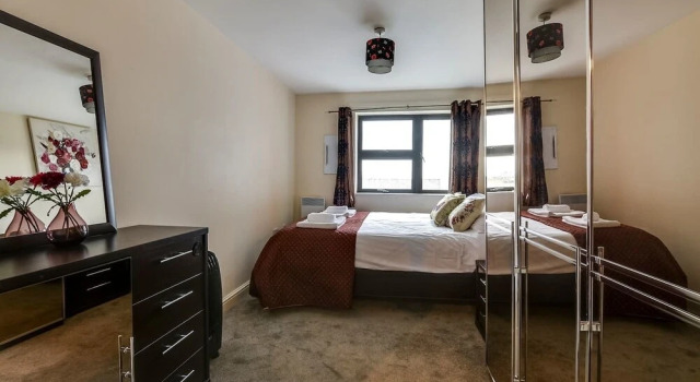 1 BED With Parking and Terrace, Забронировать Отель Отели Лондона с парковкой, рядом с ABBA Arena, Парковка