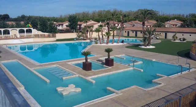 Domaine de vacances à 600m de la plage villa climatisée, WIFI, 3 chambres 7 couchages animations et piscines en supplément - LRTAMS10