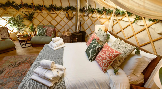 Yurtshire Eavestone Lake, Boek Hotel Hotels in Merseyside met zwembad, Zwembad