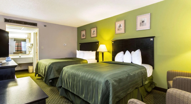 Четырёхместный люкс Quality Inn & Suites Moline Airport