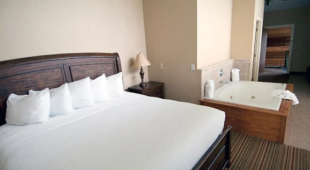 Люкс с видом на бассейн Tremont Lodge & Resort