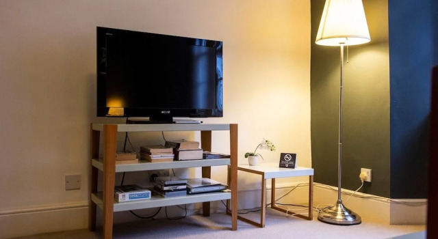 JOIVY Perfect Location! Charming Rose St Apt for Couples, Забронировать Отель Эдинбург Midlothian, рядом с Национальный музей Шотландии