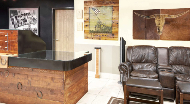 Super 8 by Wyndham Victoria/North/Mall Area, Book Mini-hotel Victoria Houston